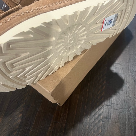 UGG®Women's Goldenstar Slingback Platform Sandals - Picture 3 of 9